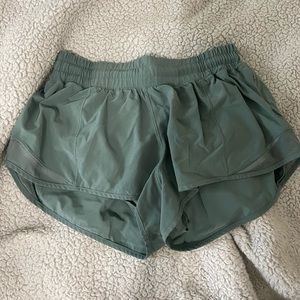 LuluLemon Hotty Hot Short 2.5”